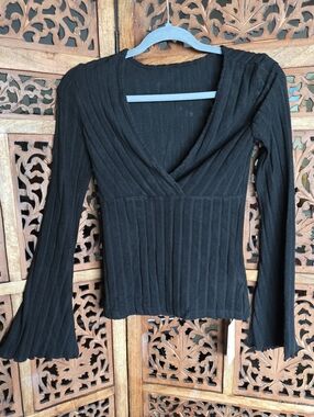 Commense Black Ribbed V-Neck Long Sleeve Top